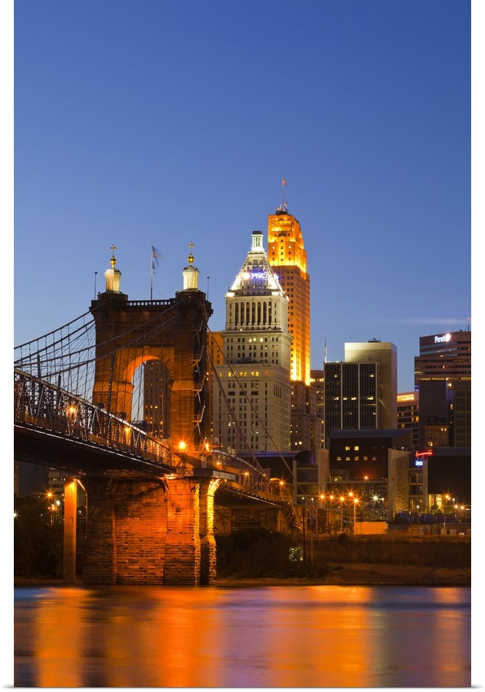 The skyline of Cincinnati, Ohio, USA at dusk