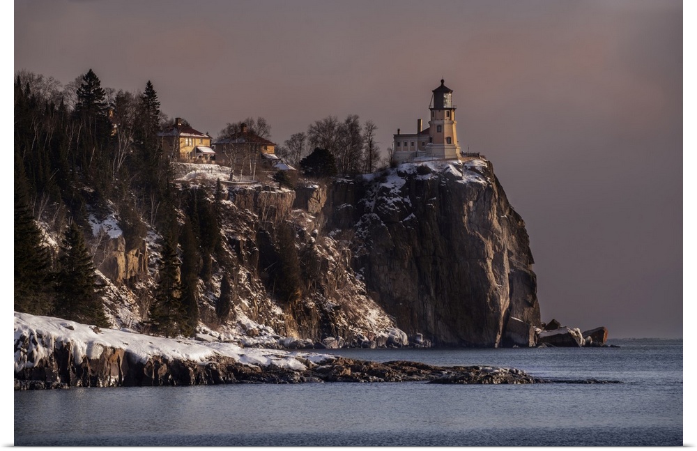 USA, Minnesota, split rock lighthouse state park. Split rock lighthouse on shore of Lake Superior at sunrise.