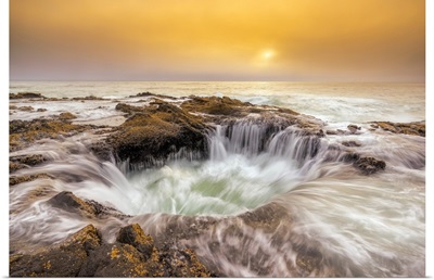 USA, Oregon, Thor's Well And Ocean At Sunset