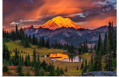 USA, Washington, Mt. Rainier National Park, Mt. Rainier At Sunrise
