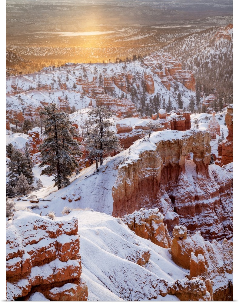 USA, Utah, Bryce Canyon National Park, Sunrise from Sunrise Point after fresh snowfall (Not available for 2017 Calendars)