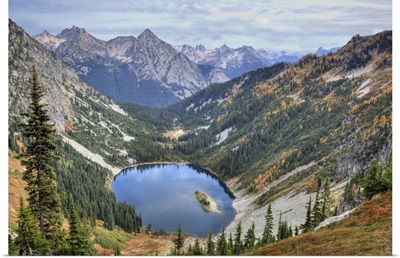 Washington, Wenatchee National Forest, Lake Ann from Maple Pass Loop trail