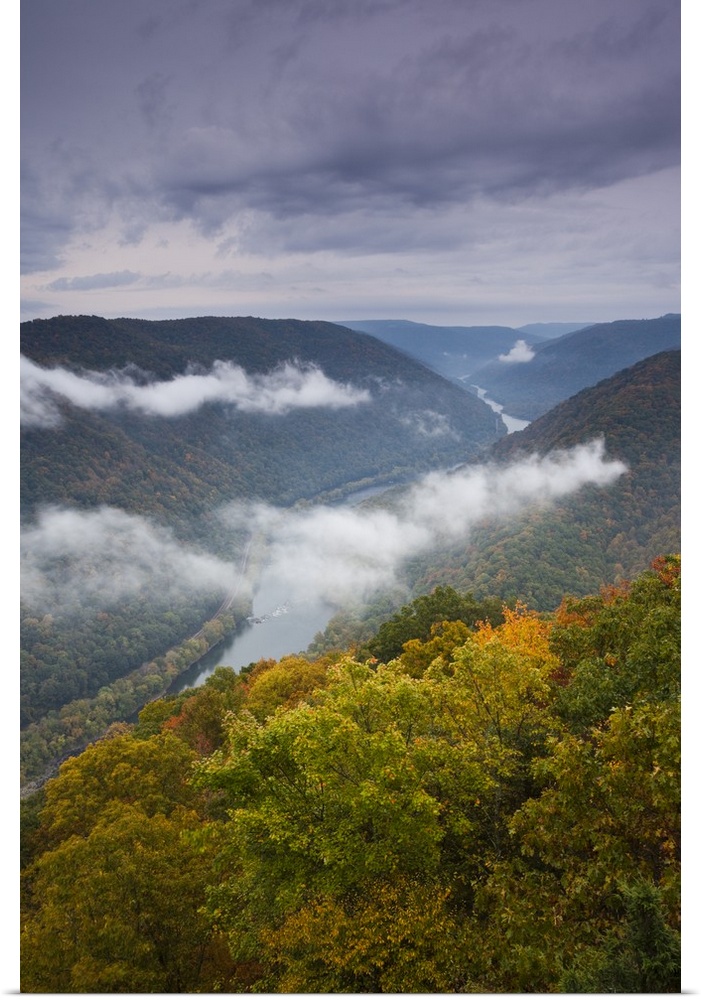 USA, West Virginia, Beckley. Grandview, New River Gorge National River, Grandview overlook, autumn, dawn.