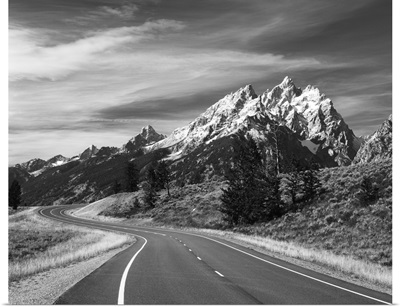 Wyoming, Grand Teton National Park, Teton Park Road and Teton Range