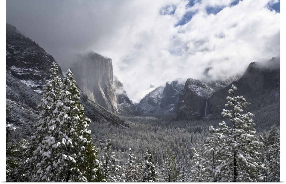 Yosemite valley in winter, Yosemite National Park, California.