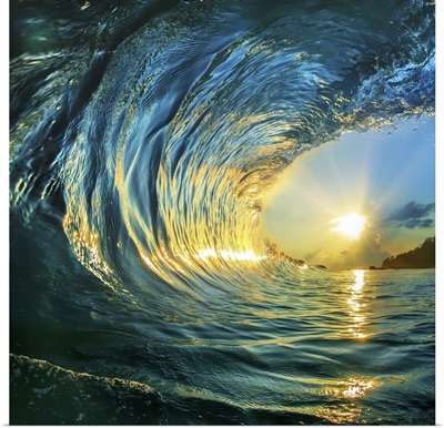 Beautiful Ocean Surfing Wave