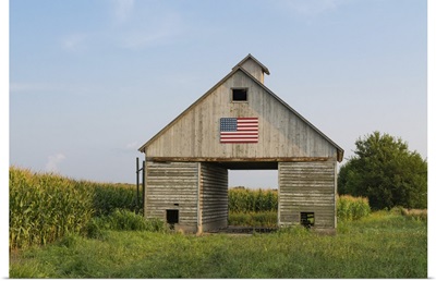 Old Rustic Barn In The Midwest With Painted American Flag, Lasalle, Illinois