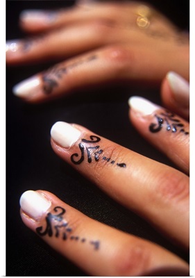 Africa, Morocco, Al-Magreb, Essaouira, Fingers decorated with henna