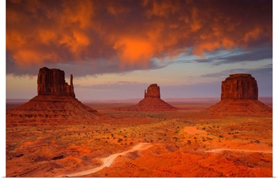 Arizona, Monument Valley, Monument Valley Tribal Park, Sunset on the Buttes