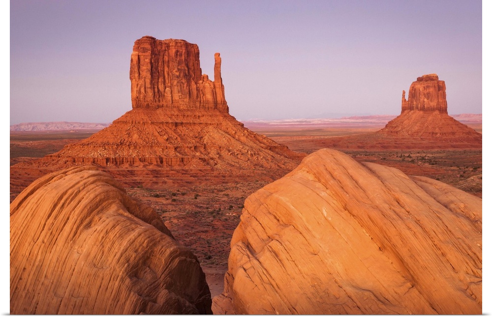 USA, Arizona, Monument Valley Tribal Park, Monument Valley, The Mittens.