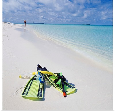 Asia, Maldives, Flippers and diving mask on the beach