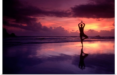 Asia, Sri Lanka, Ceylon, Southern Province, Bentota, yoga on the beach