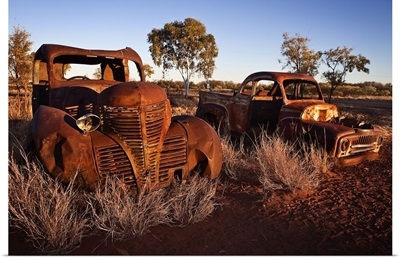 Australia, Northern Territory, Oceania, Devil's Marbles, old car wreck in the desert