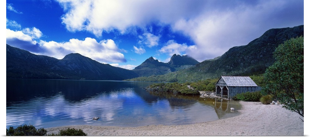 Australia, Tasmania, Lake Dove towards Cradle Mountain