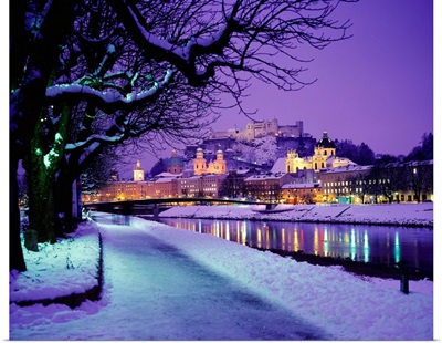 Austria, Salzburg, Salzach river, old town and Hohensalzburg Fortress in background