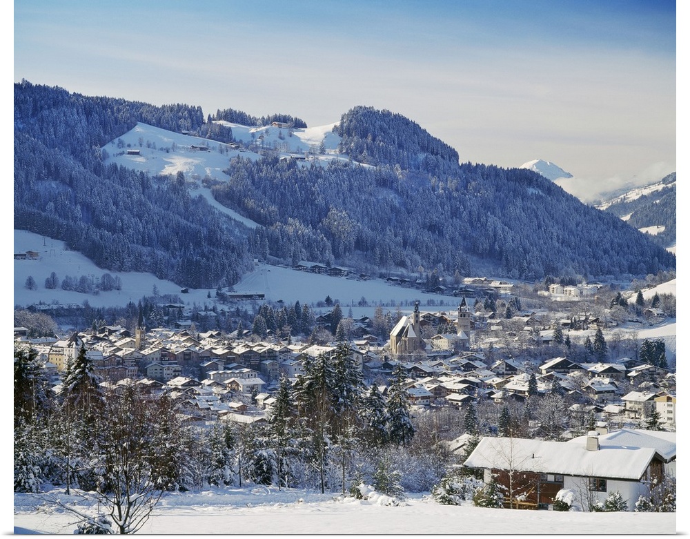 Austria, Tyrol, Kitzbuhel, Alps, The town towards Hahnenkamm mountain