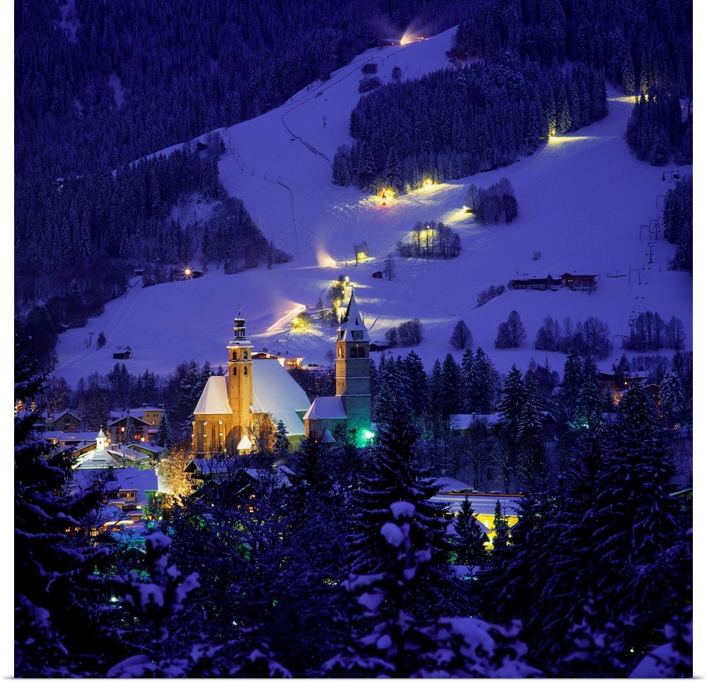 Austria, Tyrol, Kitzbuhel, View towards the village and Hahnenkamm ski slope