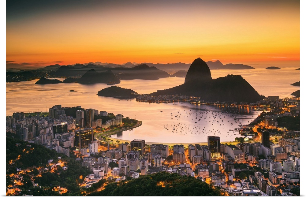 Brazil, Rio de Janeiro, Sugarloaf Mountain, Baia de Guanabara, Flamengo, Botafogo and Sugarloaf Mountain at sunrise