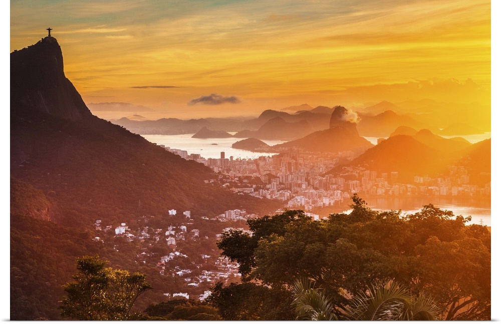 Brazil, Rio de Janeiro, Corcovado, Christ the Redeemer, Cityscape at sunrise with Corcovado, Cristo Redentor, Sugarloaf Mo...