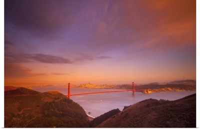 California, San Francisco, Golden Gate Bridge, Sunset over San Francisco skyline