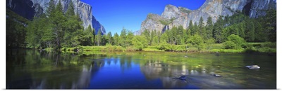 California, Yosemite National Park, Panoramic view of El Capitan and Merced river