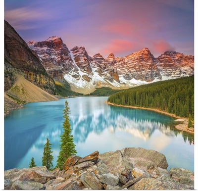 Canada, Alberta, Banff National Park,  Moraine Lake, Valley of the Ten Peaks