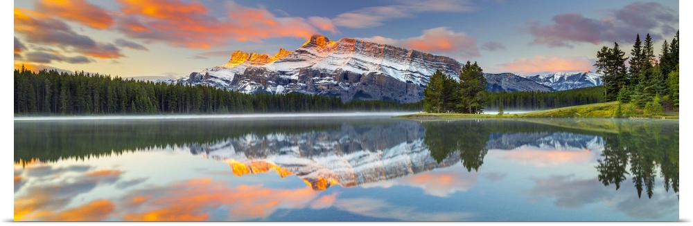 Canada, Alberta, Rocky Mountains, Banff National Park, Two Jack Lake and Mount Rundle.