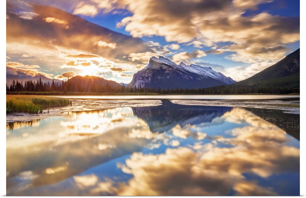 Canada, Alberta, Rocky Mountains, Banff National Park, Vermillion Lake and Mount Rundle.