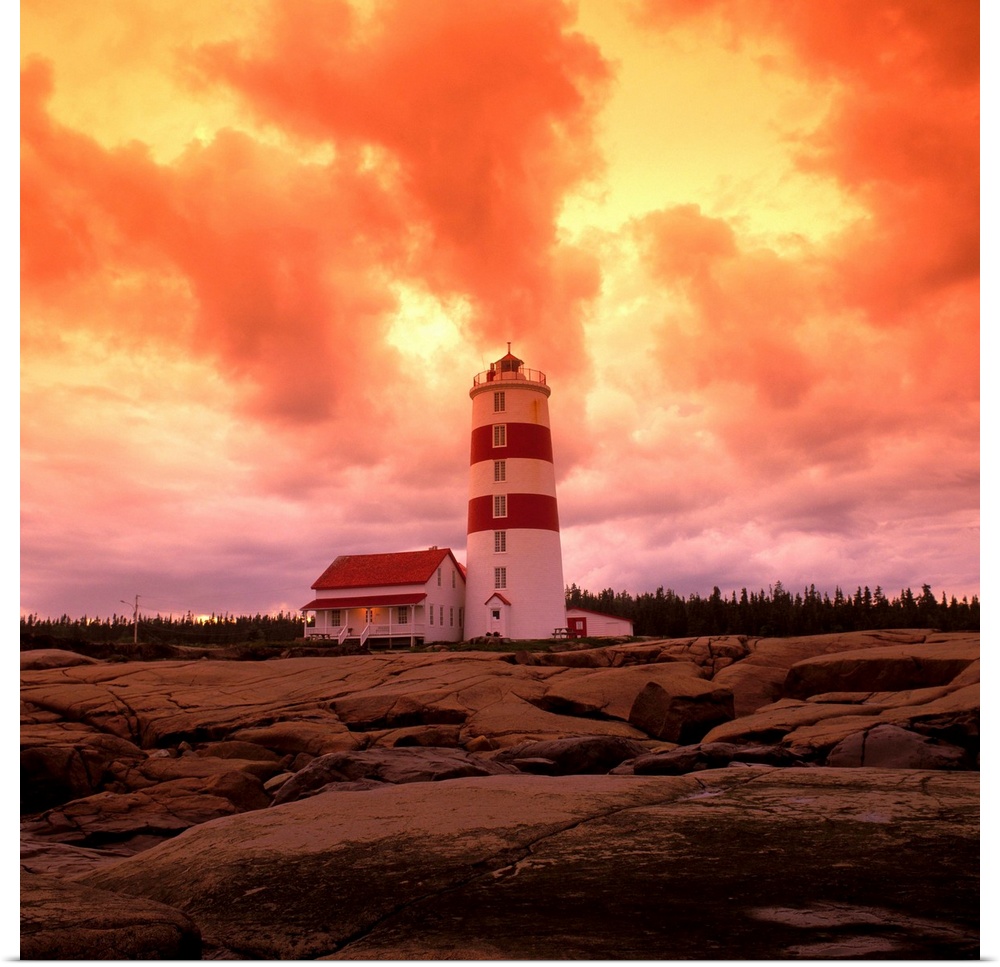 Point Des Monts, Quebec, Canada. 2003. Lighthouse at sunrise..Photo:Alberto Biscaro
