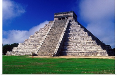 Central America, Mexico, Yucatan, Chichen Itza area, Kukulcan pyramid