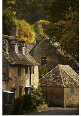 England, Gloucestershire, Cotswolds, Snowshill cottages in autumn, Snowshill