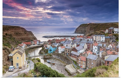 England, North York Moors National Park, North Yorkshire, Staithes, Seaside village