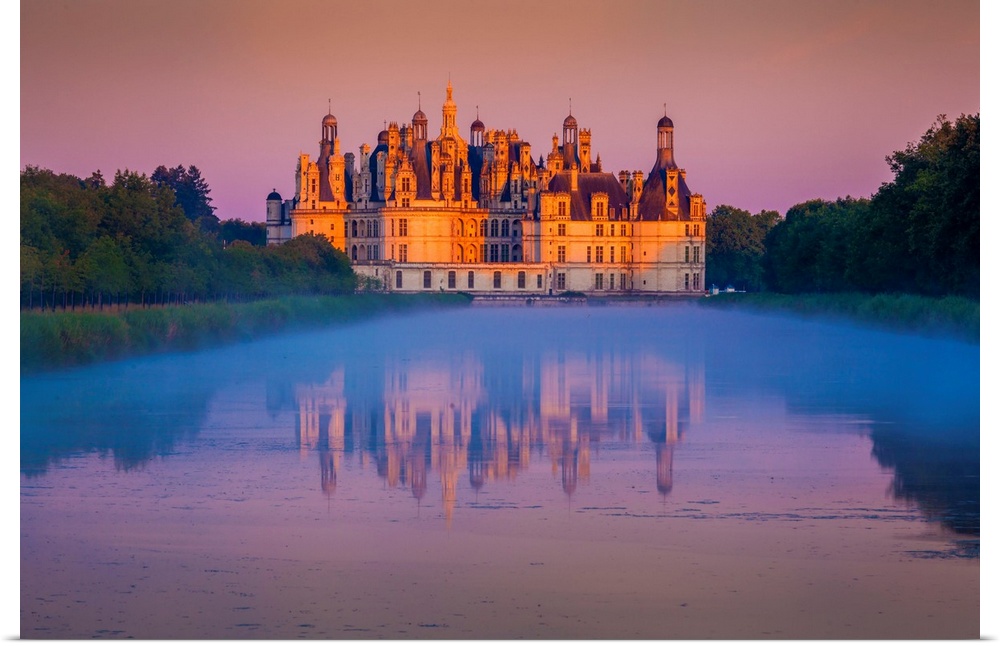 France, Centre, Loire Valley, Loir-et-Cher, Chambord Castle, Castle at dawn.