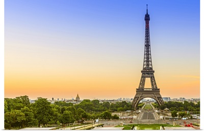 France, Paris, Eiffel Tower, View from the trocadero at sunrise