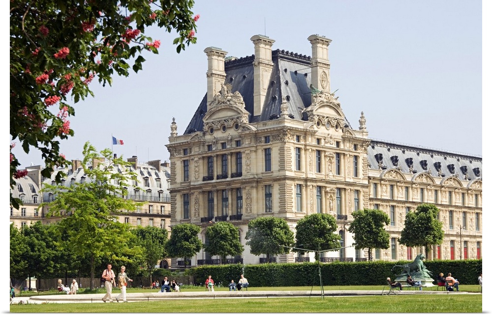 France, Ile-de-France, Paris, Musee du Louvre, View from Jardins de Tuileries