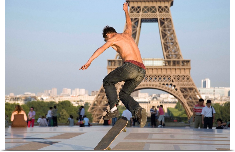 France, Ile-de-France, Paris, Skateboarding at the Palais de Chailot and Eiffel Tower
