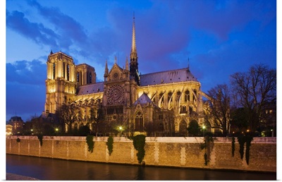 France, Paris, The river Seine, Ile de la Cite and Cathedrale Notre Dame