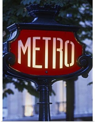 France, Paris, Underground sign at Franklin D. Roosevelt underground station