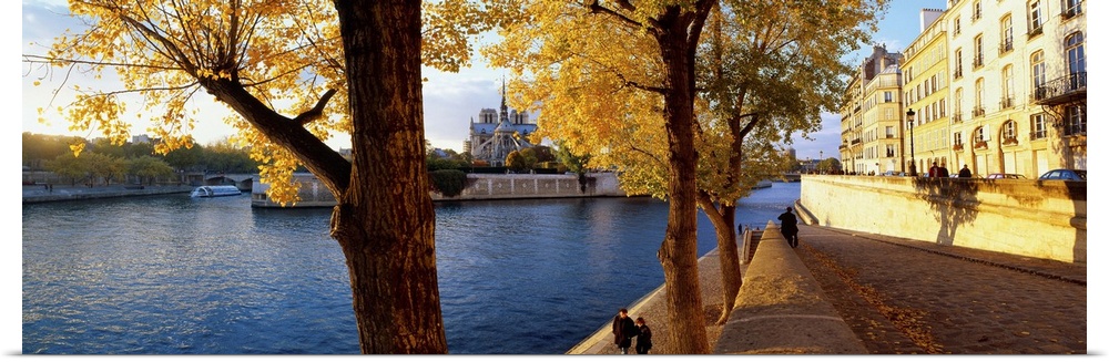 France, Paris, View of Senna river from Ile Saint Louis towards Notre Dame