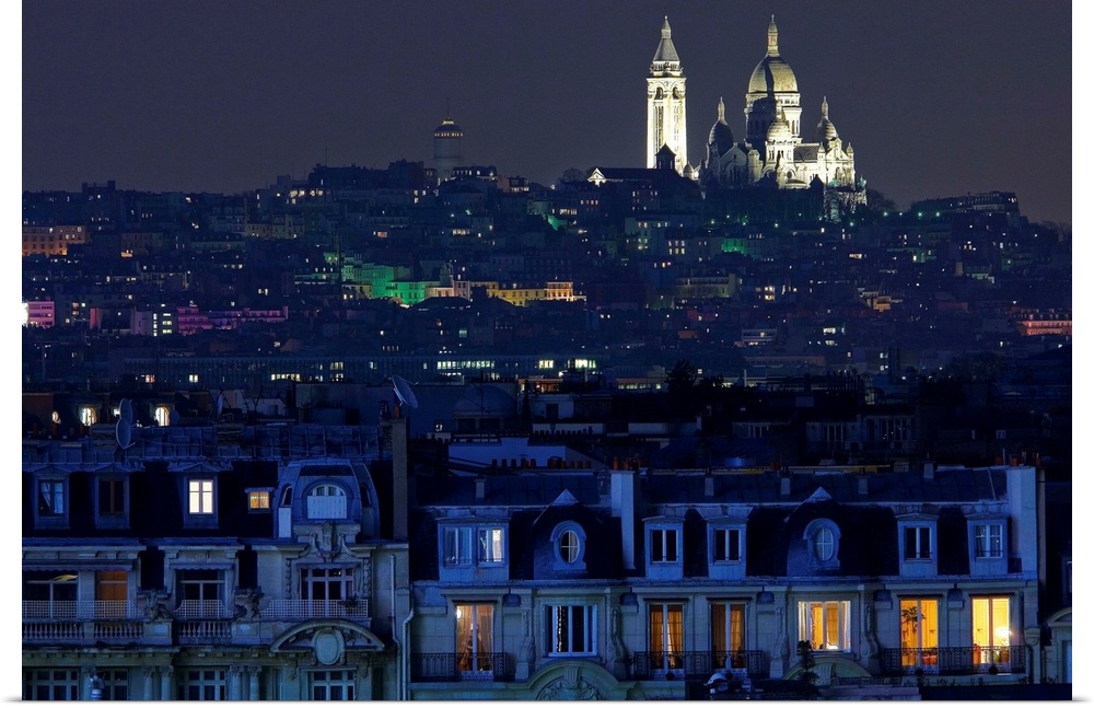 France, Ile-de-France, Paris, View over Paris and the Sacr.. Coeur from the Hilton Hotel