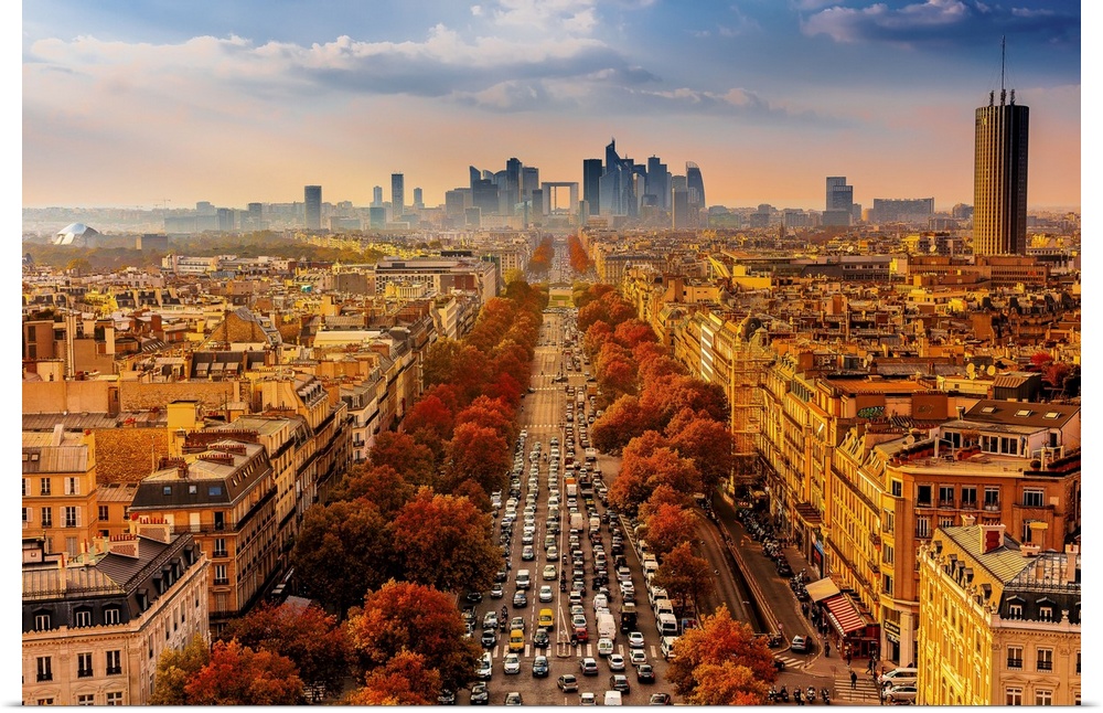 France, Ile-de-France, Ville de Paris, Paris, Champs Elysees, View towards La Defense at sunset