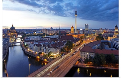 Germany, Berlin, Spree, Skyline over the Spree river