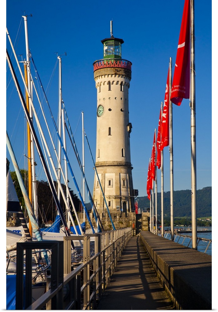 Germany, Bavaria, Lake Constance, Swabia, Schwaben, Lindau, Lighthouse at the harbor entrance.