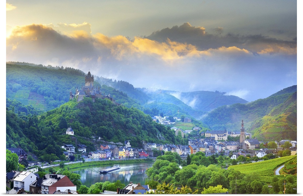 Germany, Rhineland-Palatinate, Moselle Valley, Moselle Wine Route, Cochem, Cochem Imperial Castle and Moselle River.
