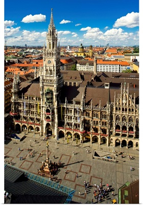 Germany, Munich, Marienplatz, Mariensaule  and the Neues Rathaus
