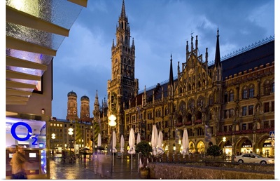 Germany, Munich, Marienplatz, The Neues Rathaus  and the towers of the Frauenkirche