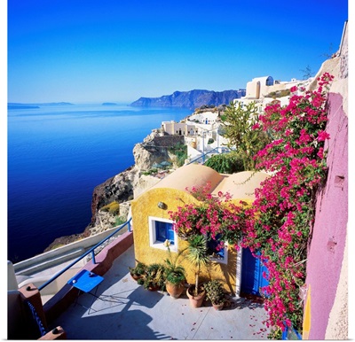 Greece, Aegean islands, Cyclades, Santorini, Oia, traditional houses and the crater