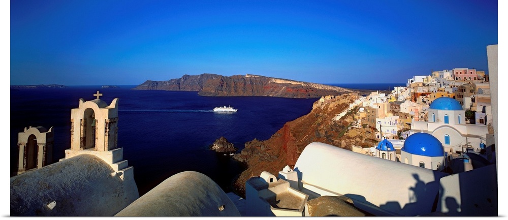 Greece, Cyclades, Santorini, Oia, view towards the sea