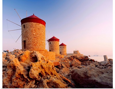 Greece, Dodecanese, Rhodes, Mandraki port, windmills and St. Nikolaos castle