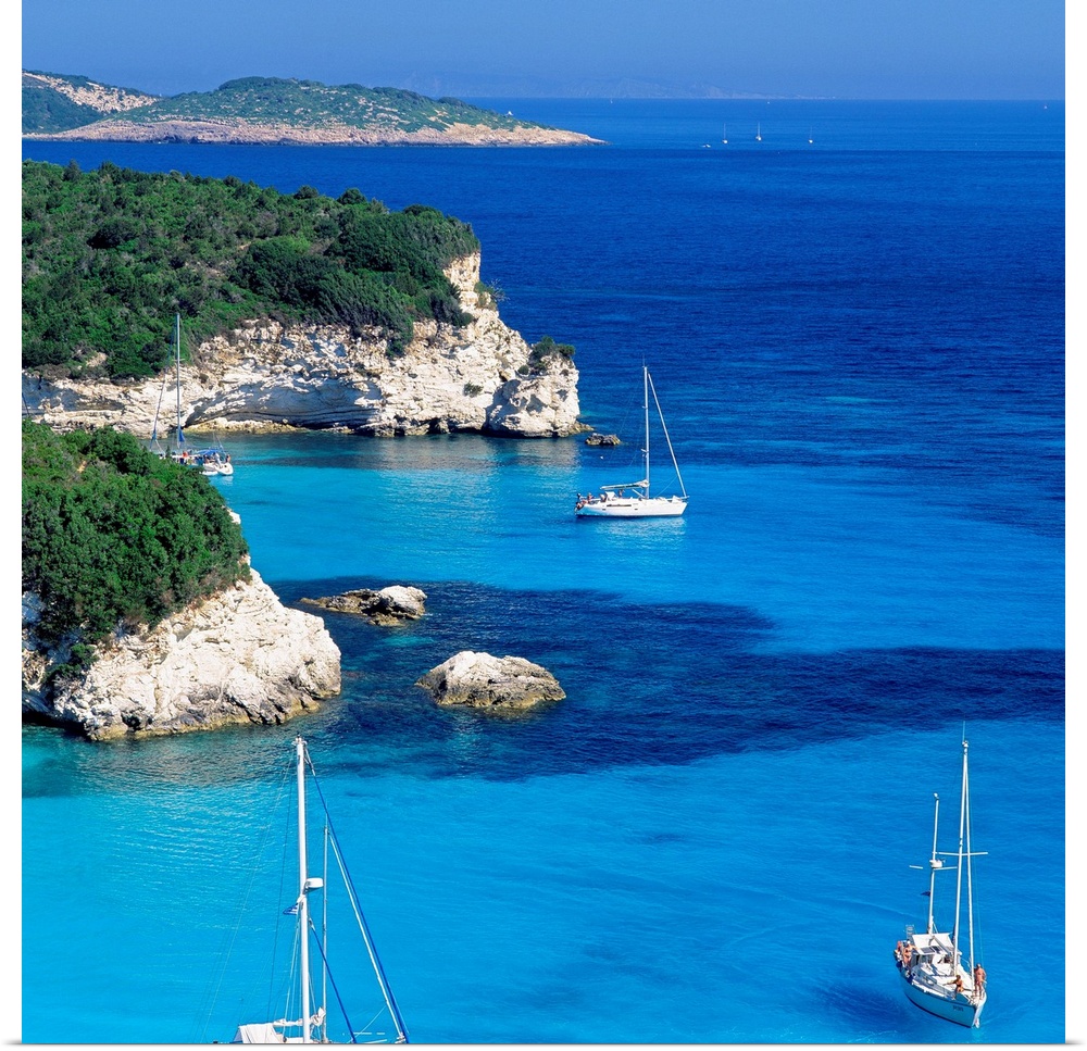 Greece, Ell..s, Ionian Islands, Paxos island, Antipaxos island, view towards Voutoumi beach and Paxos island